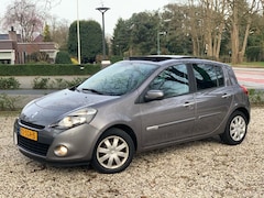 Renault Clio - 1.5 dCi Panorama dak/NAVI/APK/LAGEKM