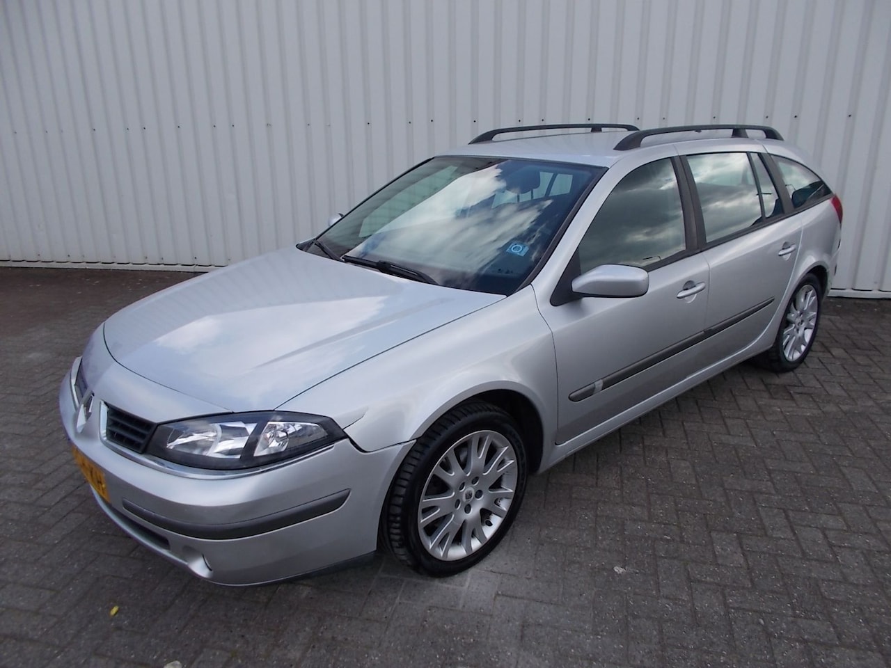 Renault Laguna Grand Tour - 2.0-16V Expression LPG G3 ( TEKST LEZEN! ) - AutoWereld.nl