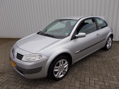 Renault Mégane - 1.6-16V Privilège Luxe 3drs