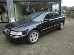 Audi A8 - 2.8 5V EXCLUSIVE Complete auto / Automaat Staat in de Krim