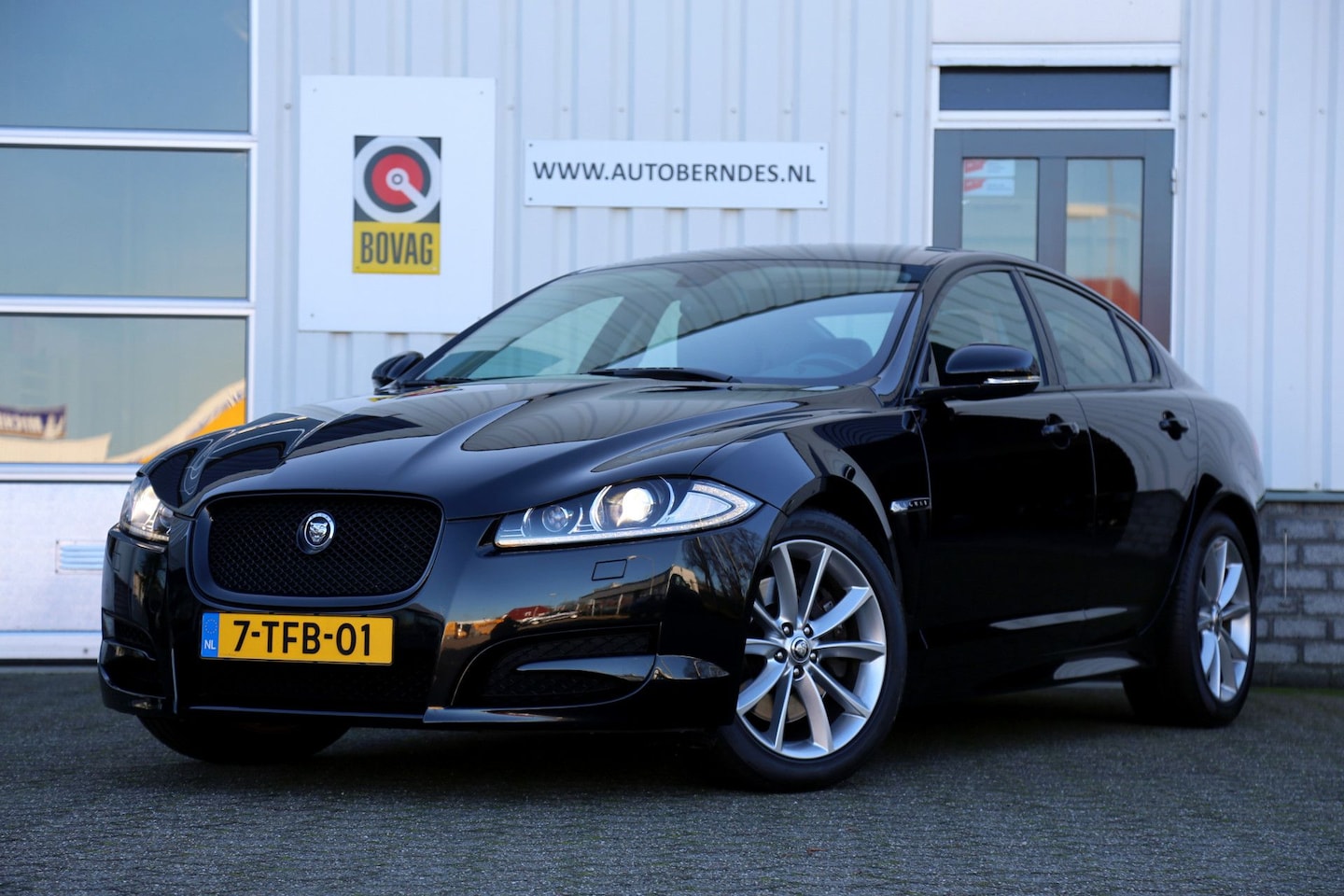 Jaguar XF - 3.0 V6 Supercharged 340PK Automaat*NL-Auto*Aerodynamica-pakket*Black Pack*Keyless Entry/Na - AutoWereld.nl