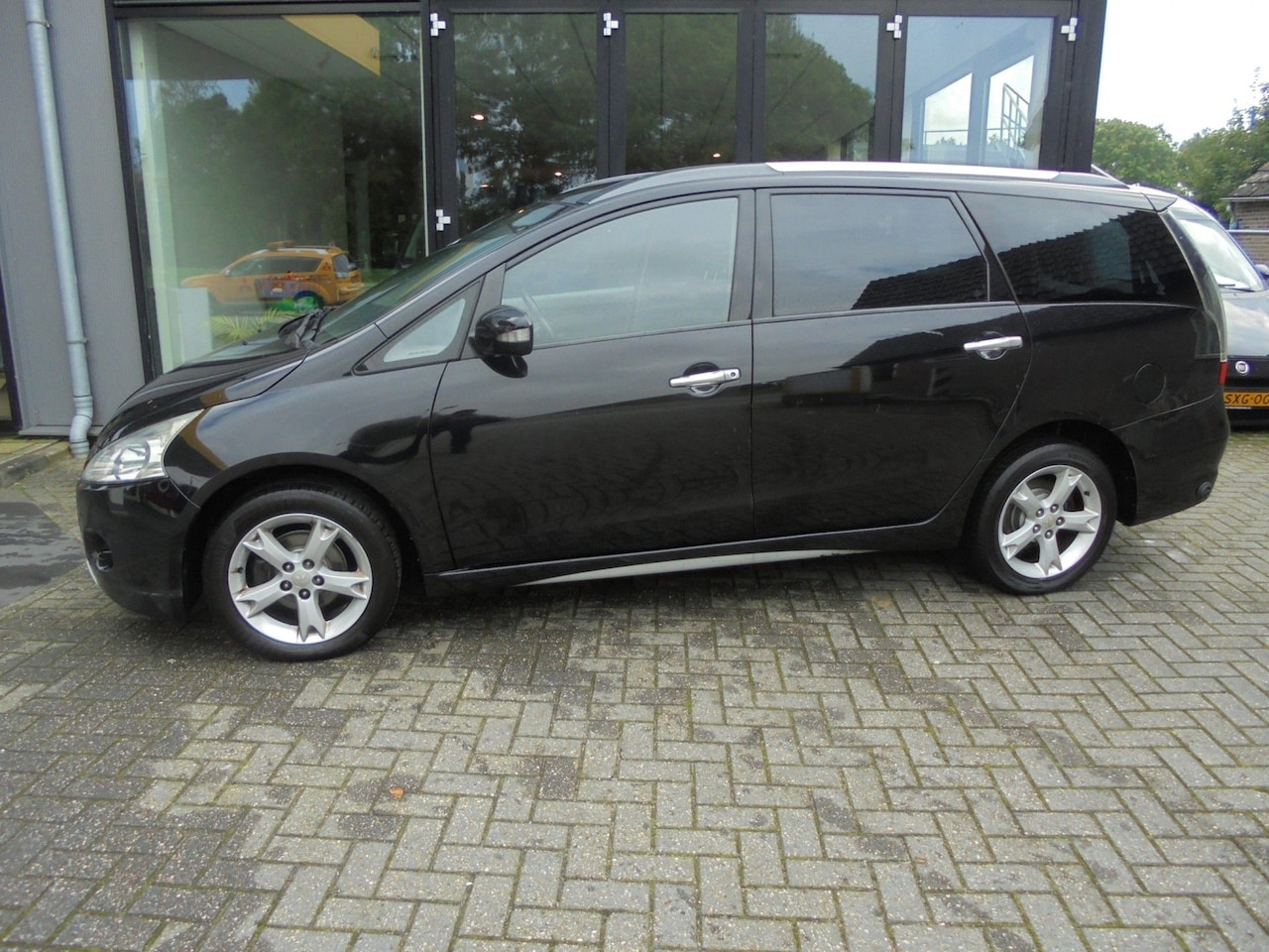 Mitsubishi Grandis - 2.4-16V INSPORT staat in de Krim - AutoWereld.nl