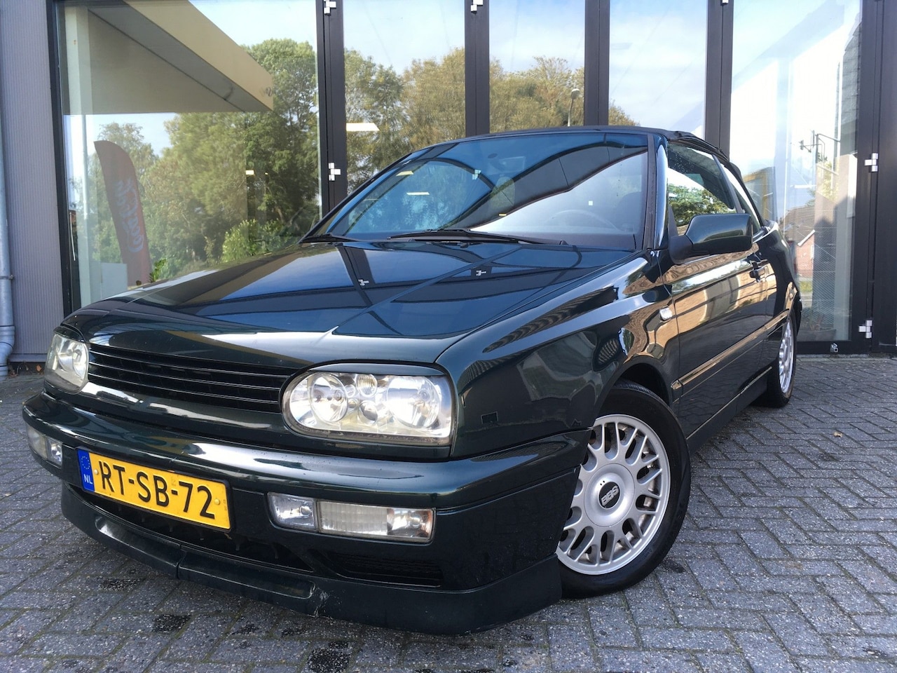 Volkswagen Golf Cabriolet - 1.8 | LM velgen | Elektrische ramen | Radio | Staat in de Krim - AutoWereld.nl