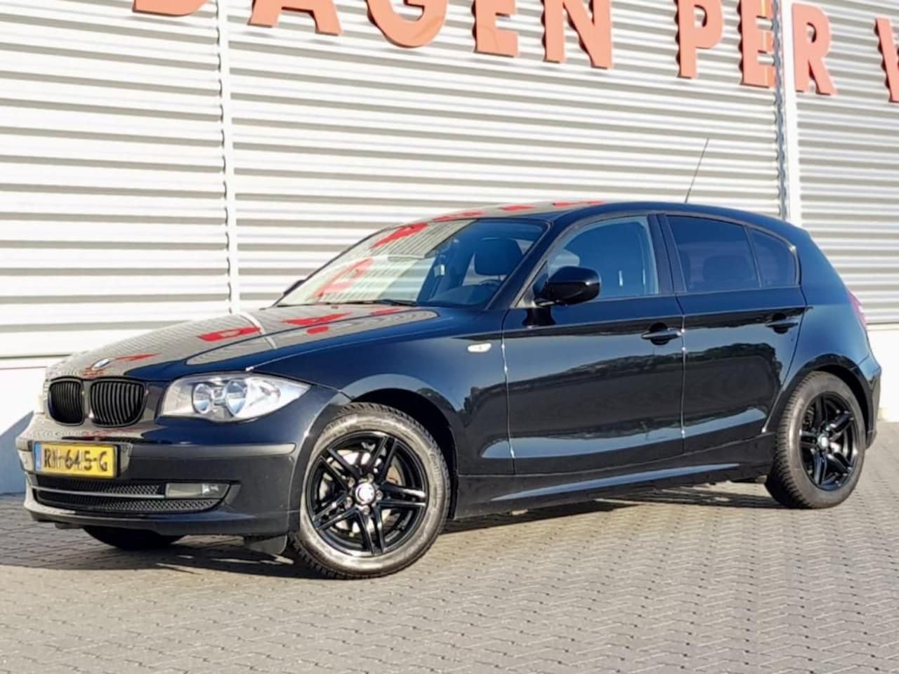 BMW 1-serie - 116d 5-DEURS BLACKLINE AIRCO 2010 6-BAK - AutoWereld.nl