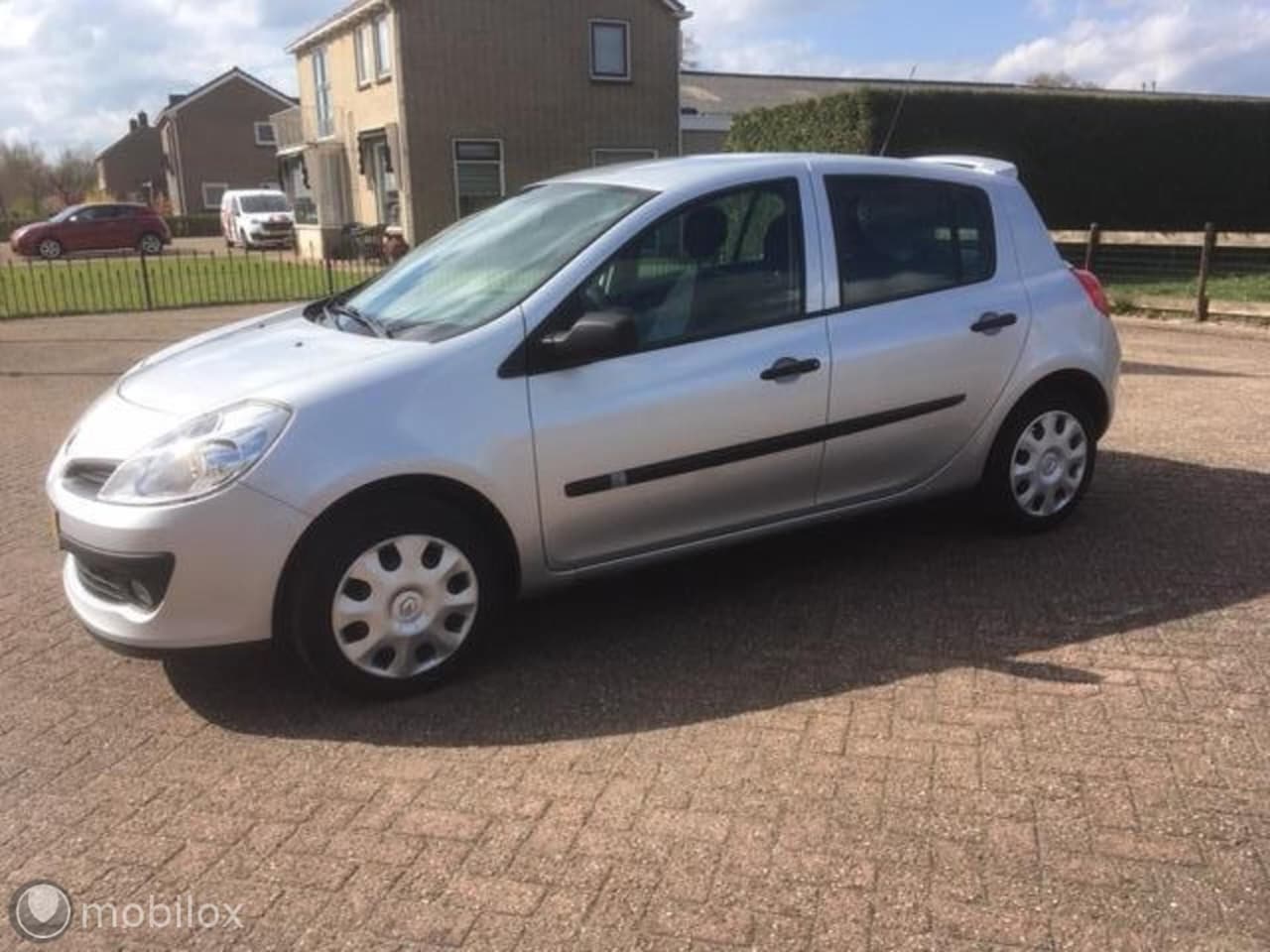 Renault Clio - III 1.2-16V Authentique - AutoWereld.nl