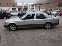 Mercedes-Benz 200-serie - 2.6 260 E AUT