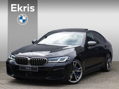 BMW 5-serie - Sedan M550i xDrive High Executive Bowers & Wilkins / Alcantara Hemelbekleding / Soft Close