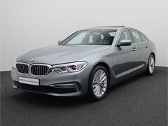 BMW 5-serie - Sedan 530i High Executive Luxury Line / Schuifdak / Trekhaak / Adaptieve LED / Head- Up Di