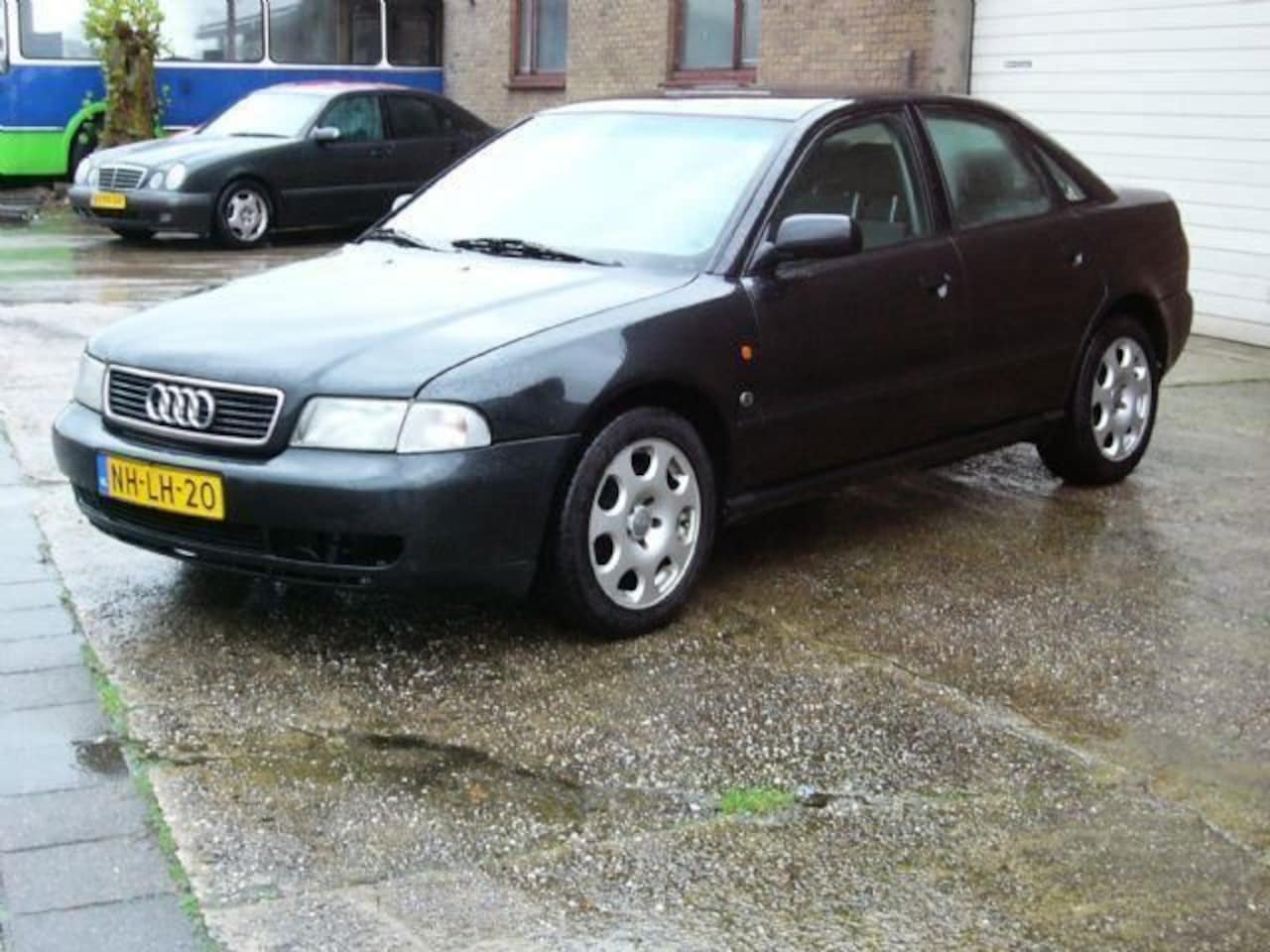 Audi A4 - 2.6 aut - AutoWereld.nl