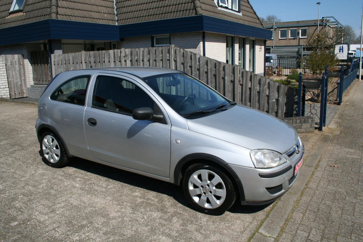 Opel Corsa - 1.0-12V Essentia 1.0-12V Essentia