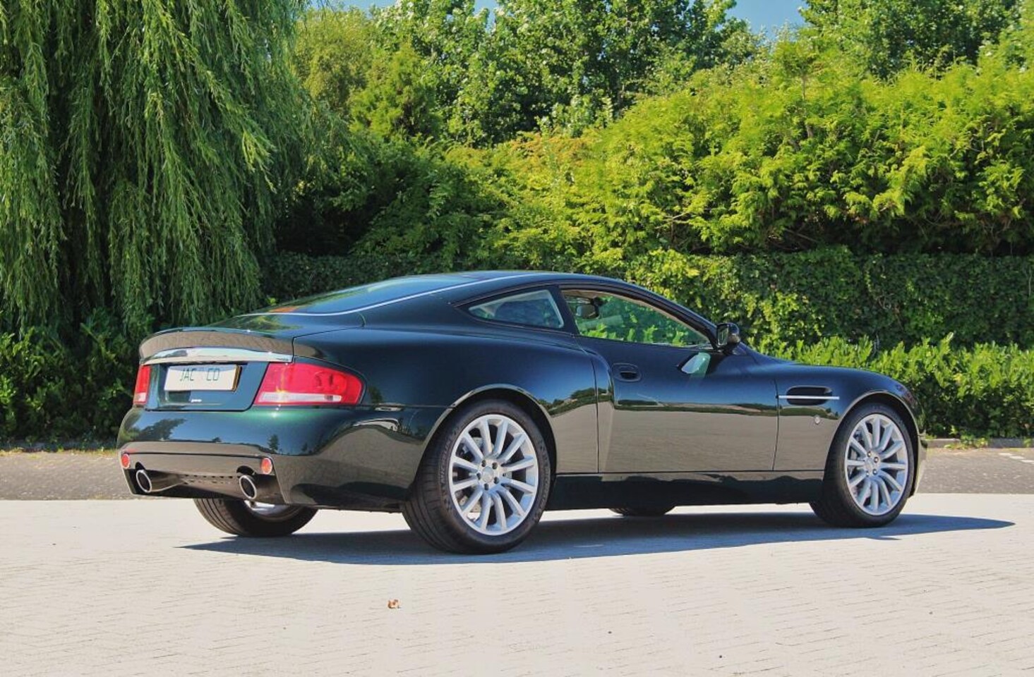 aston-martin-v12-vanquish-5-9-5-9.jpg