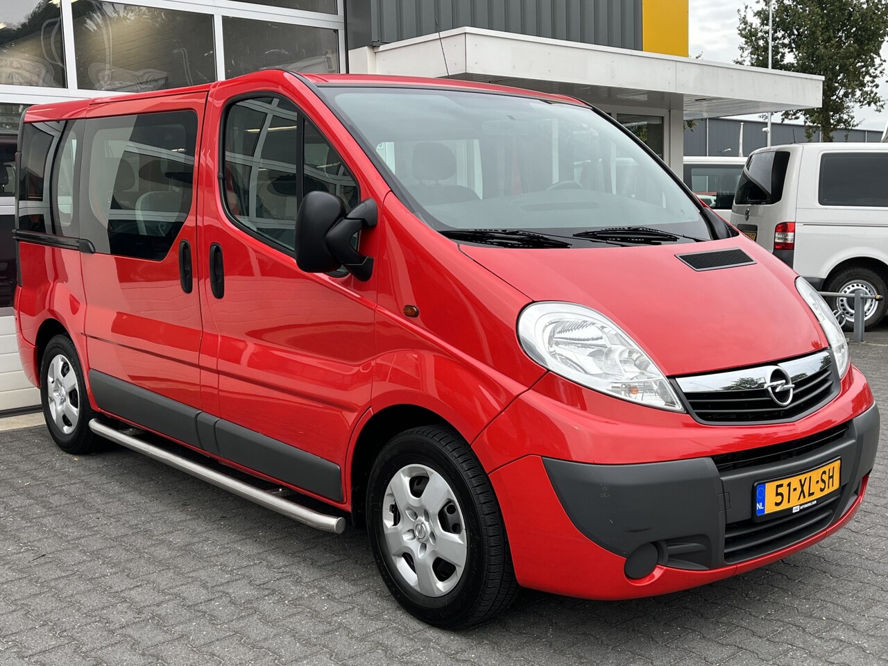 Opel Vivaro Combi - Automaat 9-persoons 2.5 CDTI L1H1 145 pk Airco Cruise control Trekhaak Parkeersensoren Kom - AutoWereld.nl