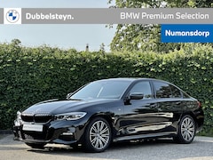 BMW 3-serie - Sedan 318i Exe | M-Sport | Elek. Trekhaak | Sportstoel. | Audio + Parking Pack | Getint Gl