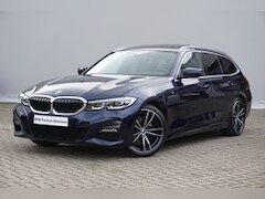 BMW 3-serie Touring - 320d High Executive M Sportpakket 19'' / Head Up Display / Glazen Panoramadak