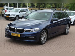 BMW 5-serie Touring - 520d High Exe. / Trekhaak / Panoramadak / Camera / Navigatie / Cruise Control