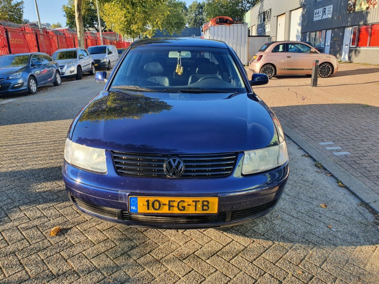 Volkswagen Passat - 2.8 V6 Highline 4M - AutoWereld.nl