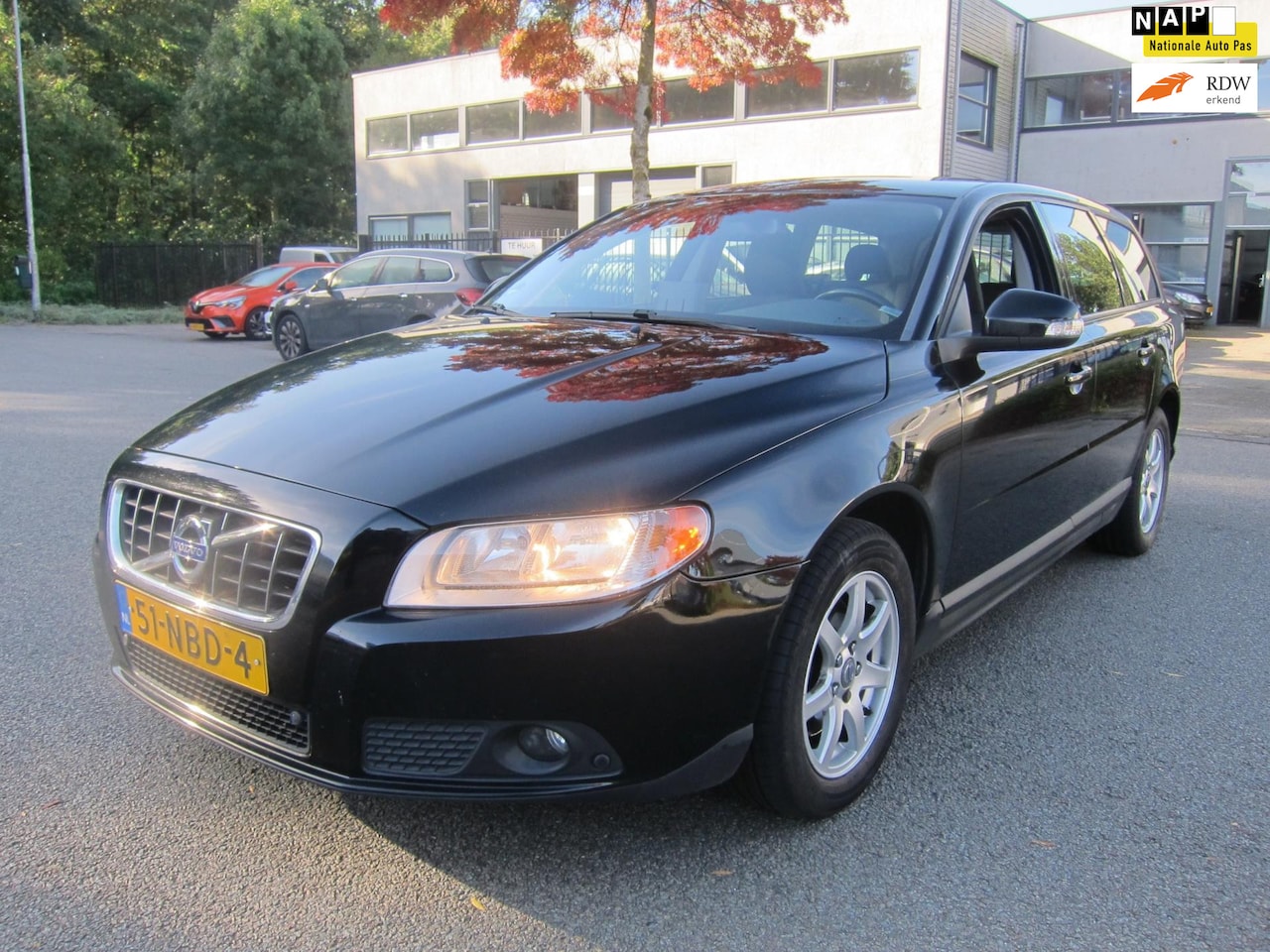 Volvo V70 - 2.4D Kinetic NAVI CLIMA CRUISE TREKHAAK EX BPM EXPORT!! - AutoWereld.nl