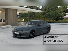 BMW i4 - M50 High Executive 80 kWh leverbaar week 50 2022 / Leder Vernasca Schwarz / Safety Pack /