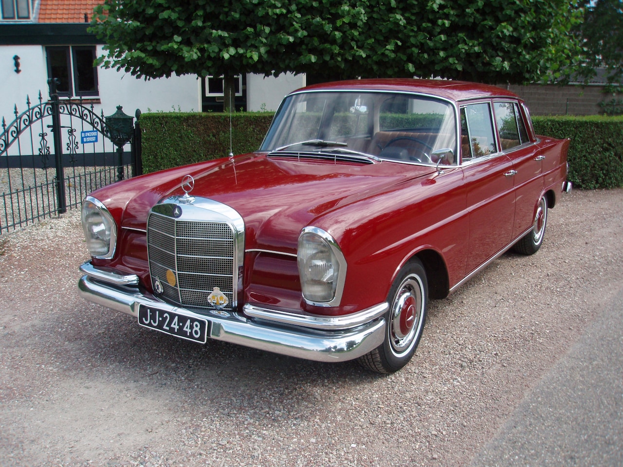 Mercedes-Benz 220 - B "Heckflosse" **ORIGINEEL HOLLANDSE AUTO**TOPSTAAT** - AutoWereld.nl