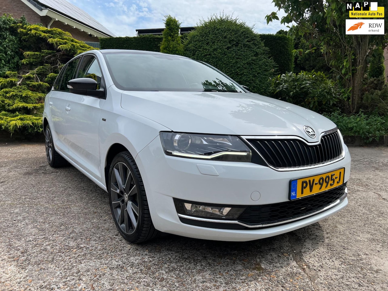 Skoda Rapid Spaceback - 1.0 TSI Greentech Drive 1.0 TSI 110pk Greentech Drive, Xenon, Pano, Navi, Zeer nette auto! - AutoWereld.nl