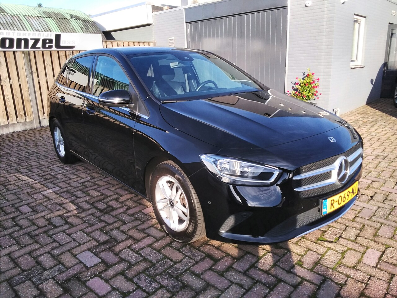 Mercedes-Benz B-klasse - 180 Premium Plus 180 Premium Plus - AutoWereld.nl