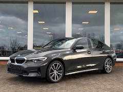 BMW 3-serie - 320i Sedan - Aut. - 6.885 KM - Nieuwstaat