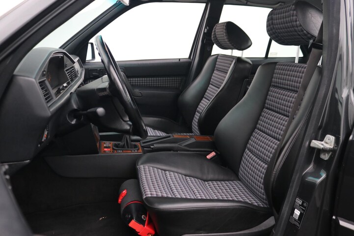 mercedes-benz-190-serie-190e-3-2-amg.jpg