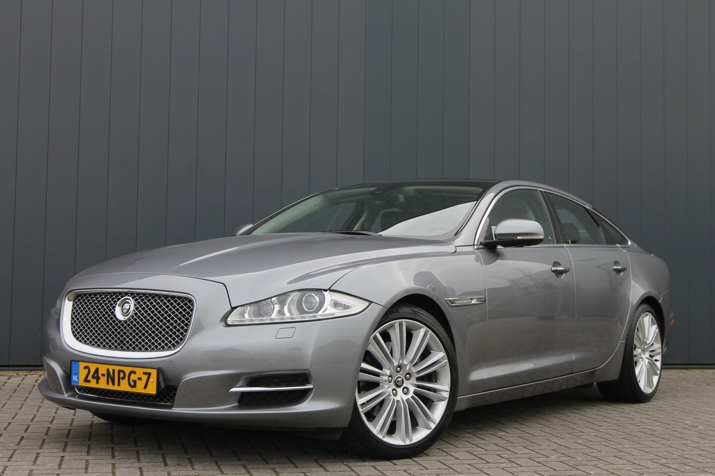 Jaguar XJ - 5.0 V8 Premium Luxury I AUT. I NAVI I PANORAMADAK - AutoWereld.nl