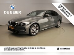 BMW 3-serie - Sedan 318d LED / Leder / Navigatie / Sportstoelen / Shadow line / DAB / Alu 17 inch