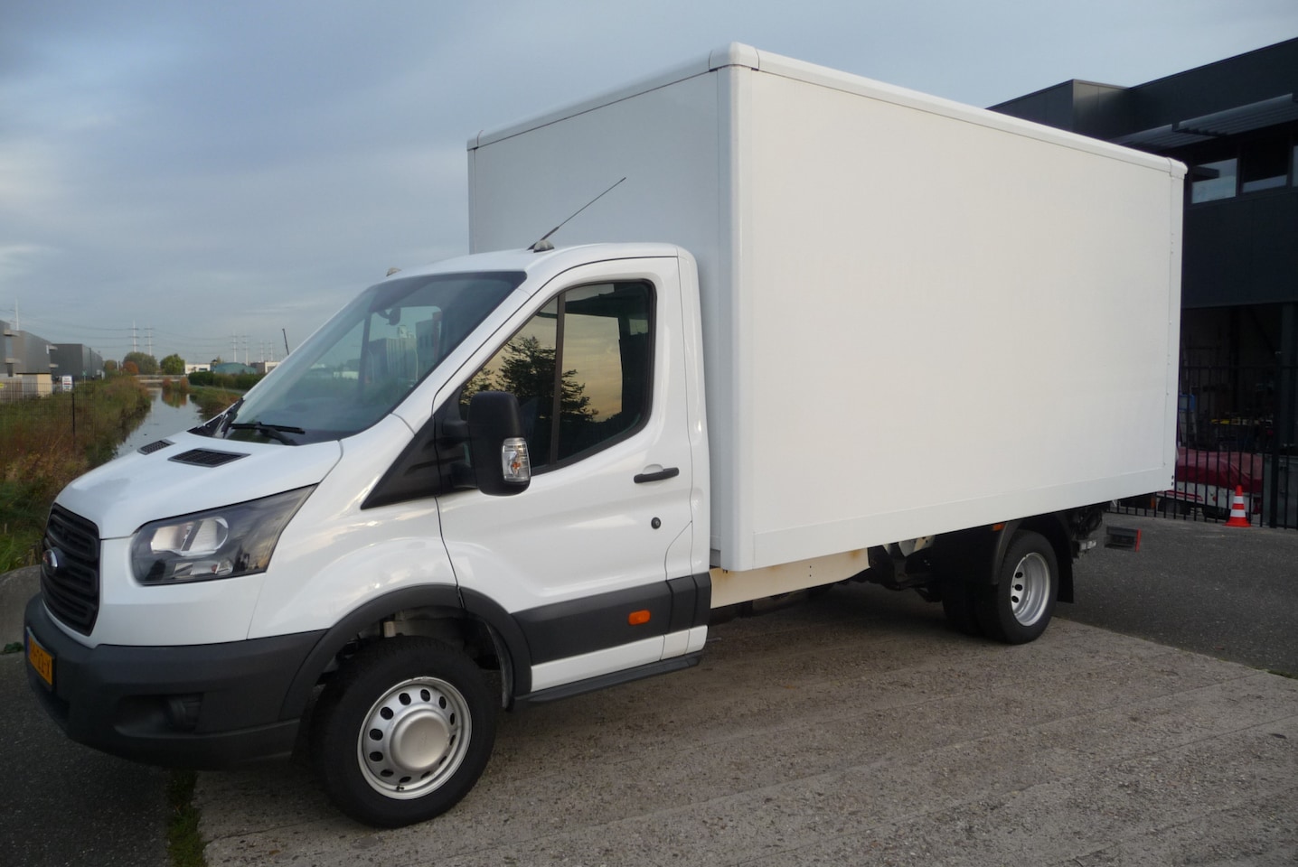 Ford Transit - 350 2.0 TDCI L4 bak en laadklep - AutoWereld.nl