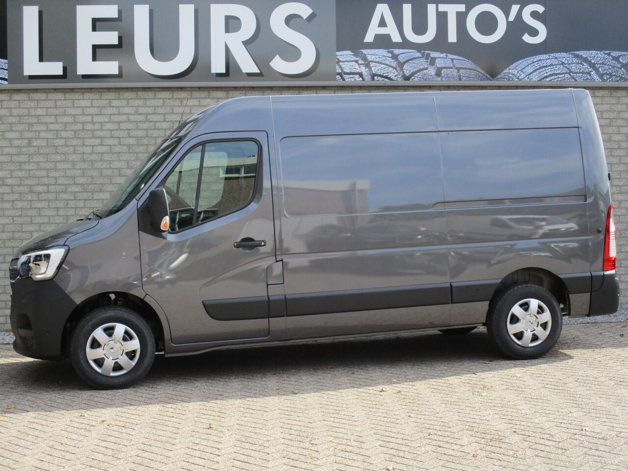 Renault Master - T35 NIEUW L2H2 Navi/Camera/Trekhaak - AutoWereld.nl