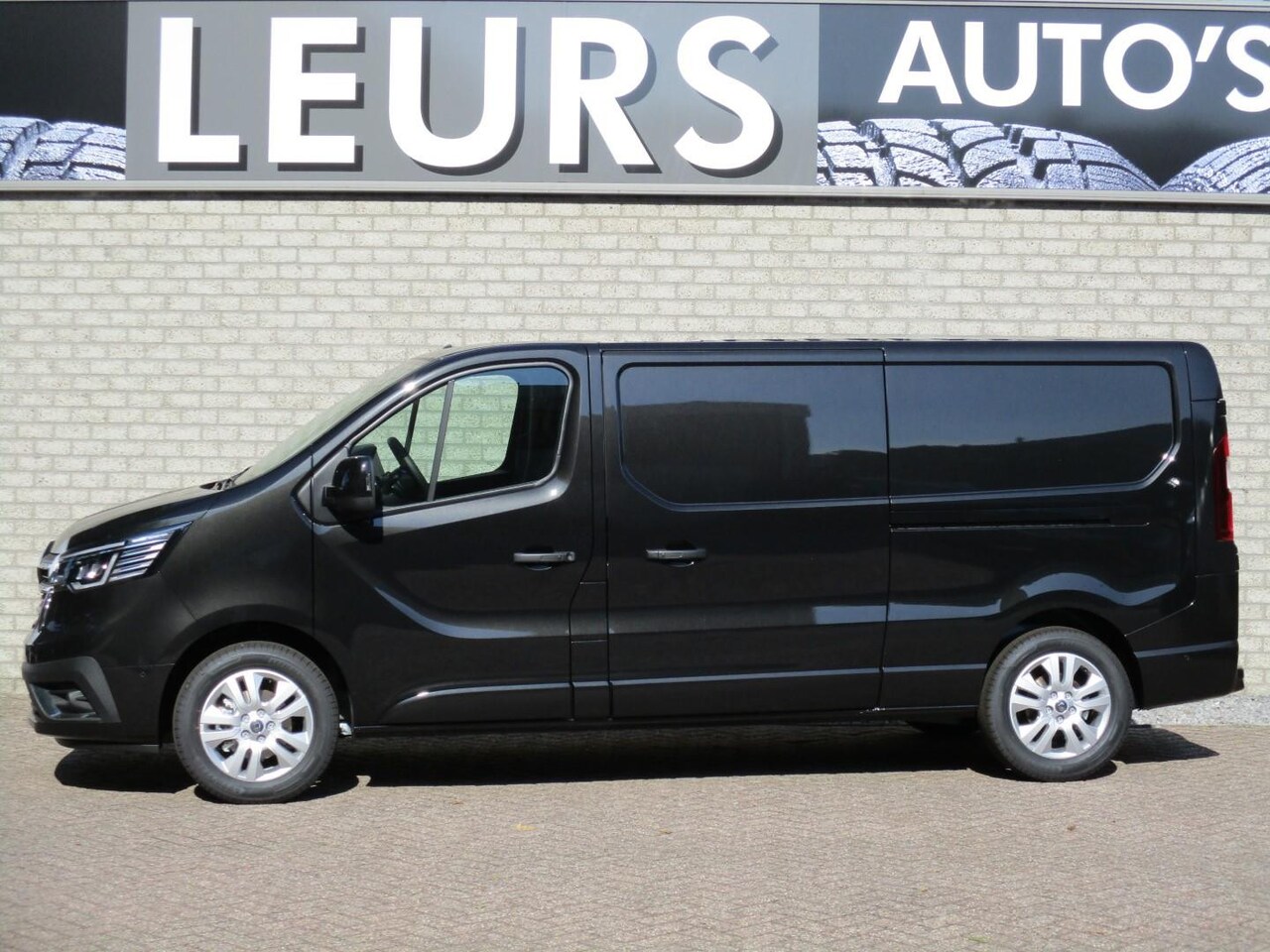 Renault Trafic - NIEUW T30 L2H1 Ecc/Ccr/Navi/Camera/ Trekhaak/2X SCHUIFDEUR - AutoWereld.nl