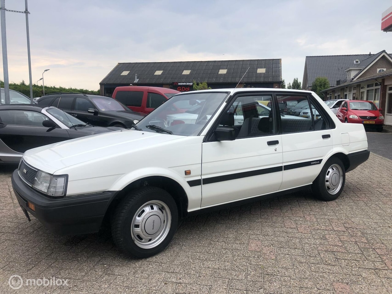 Toyota Corolla - Sedan 1.3 XL49636 km automaat - AutoWereld.nl