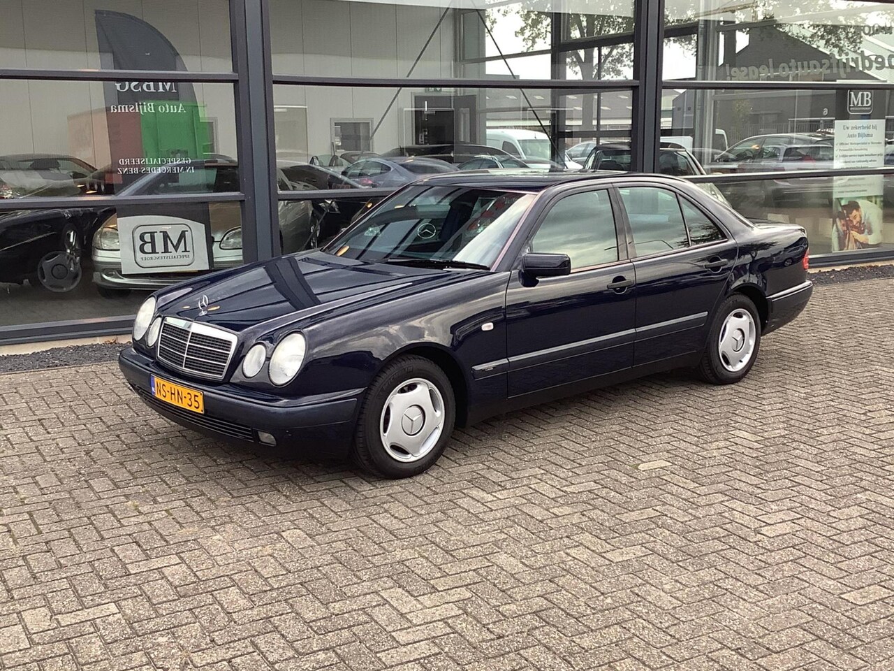 mercedes-benz-e-klasse-200-classic-airco-nette-auto.jpg