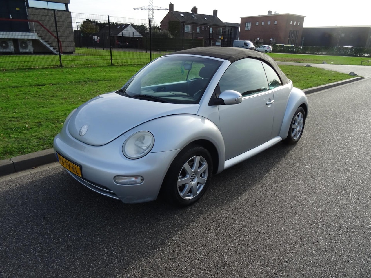 Volkswagen New Beetle Cabriolet - 2.0 - AutoWereld.nl