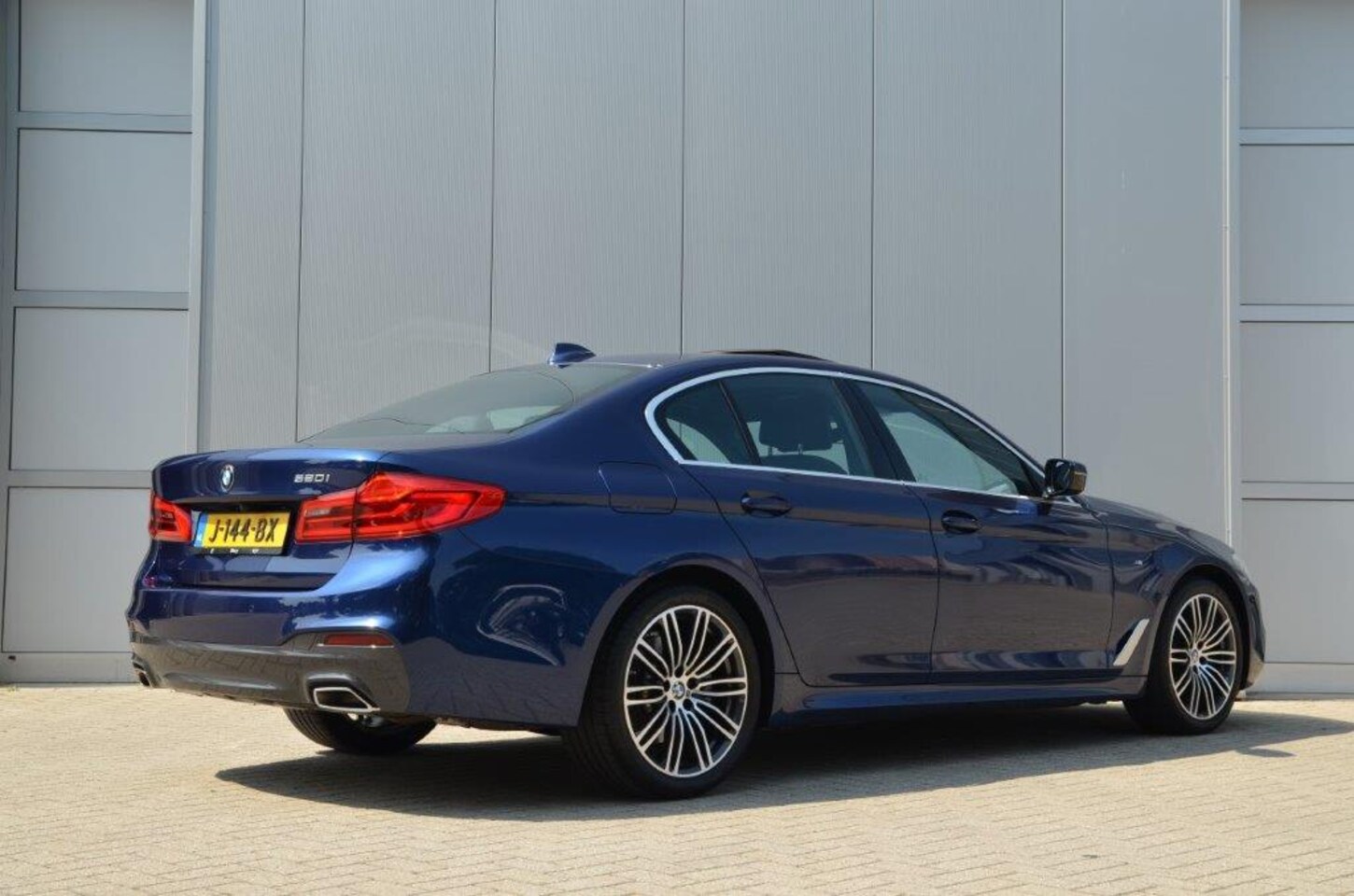 bmw-5-serie-520i-high-executive-m-sport-automaat-schuif-kanteldak-adaptieve-led-parking-assistan.jpg