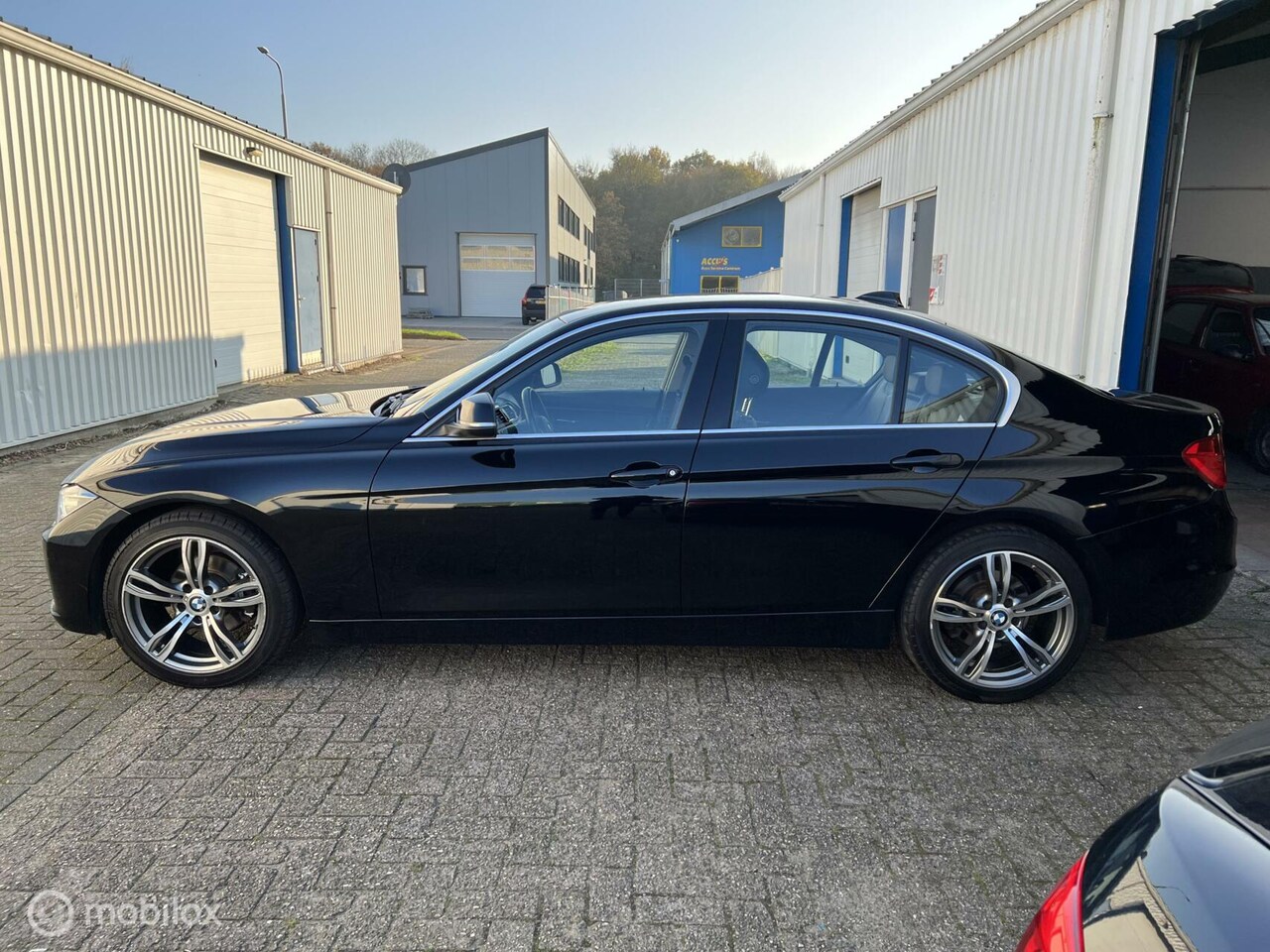 BMW 3-serie - 320d M Sportline|200PK|Automaat|Navi|Leer|LED - AutoWereld.nl