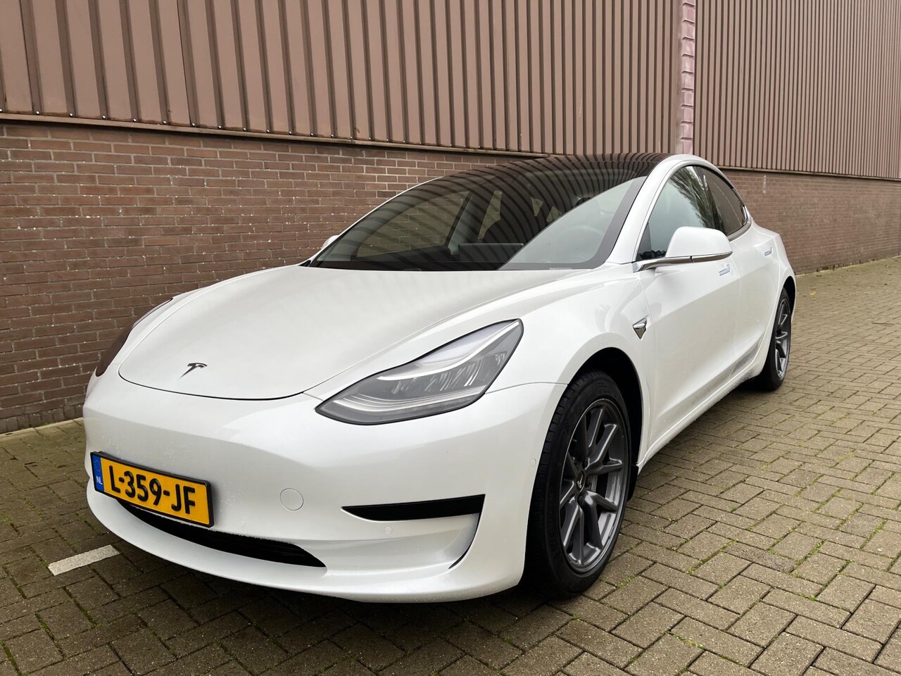 Tesla Model 3 - Standard RWD Plus Pano Marge Navi Camera Leer - AutoWereld.nl