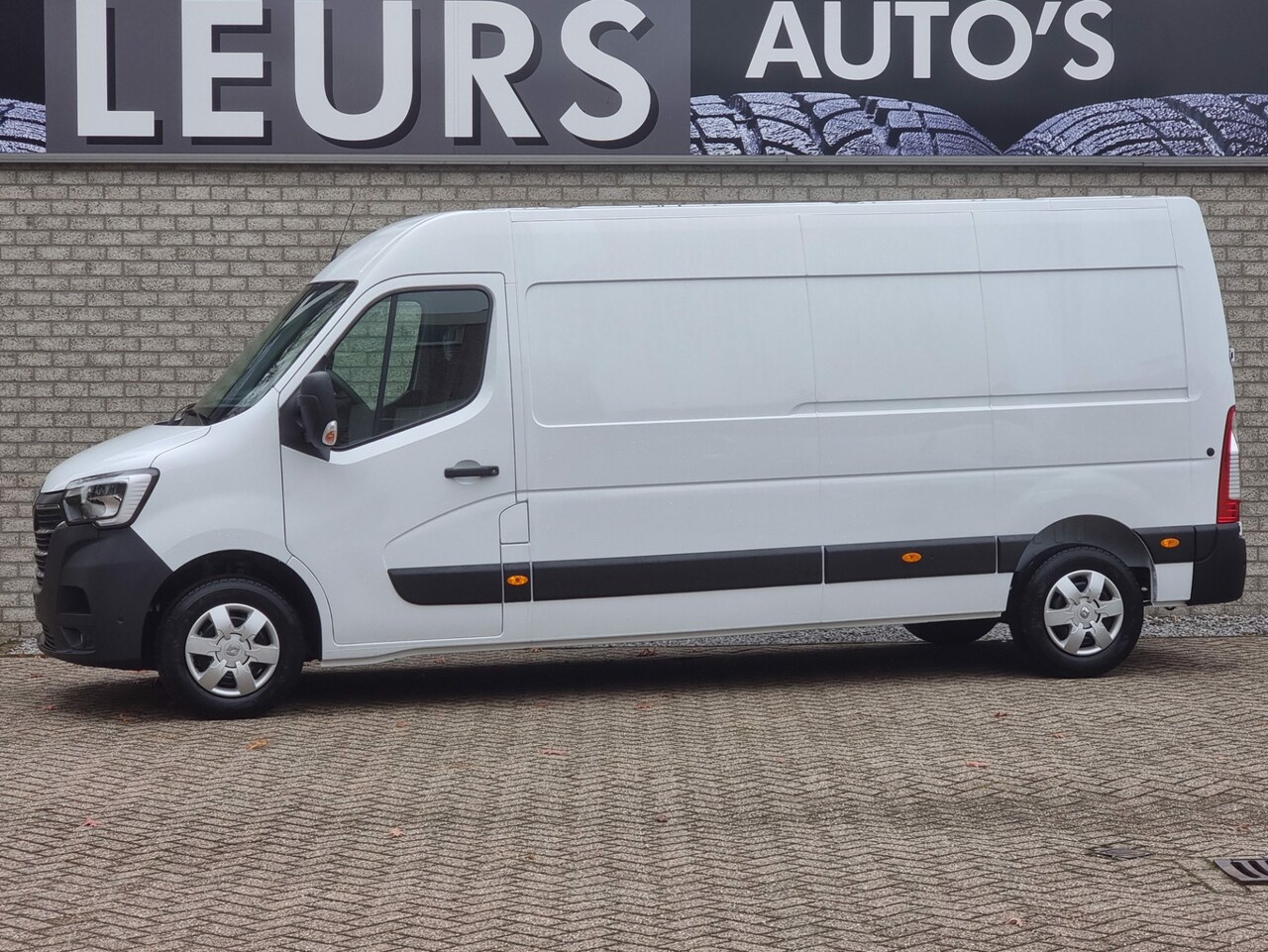 Renault Master - T35 NIEUW L3H2 Navi/Camera/Trekhaak - AutoWereld.nl