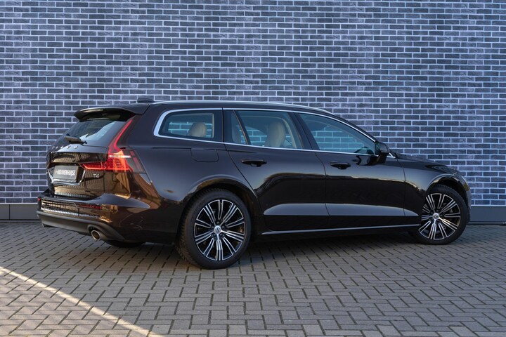 Volvo V60 2.0 T4 Momentum Pro |Camera | Stoelverwarming | Trekhaak |  Lederen Bekleding | LM Velgen 2019 Benzine - Occasion te koop op  AutoWereld.nl