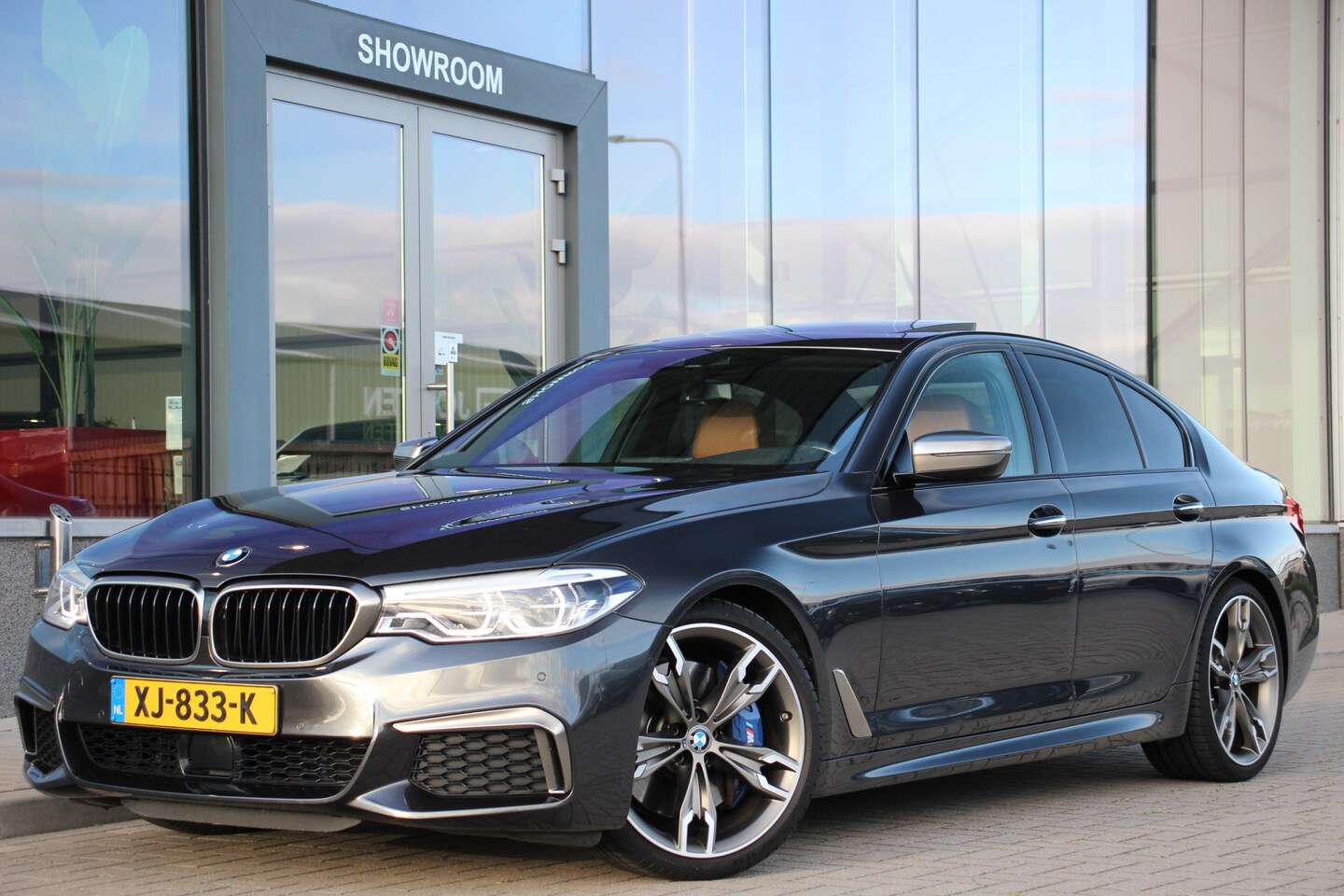 BMW 5-serie - M550i xDrive High Executive | 463PK | Schuifdak | NP 139.460 Black Friday Deals! - AutoWereld.nl
