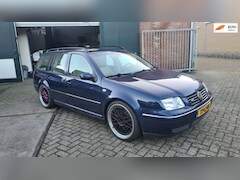 Volkswagen Bora Variant - 2.3 V5 Highline