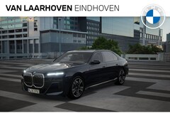 BMW i7 - xDrive60 High Executive M Sport Automaat / Panoramadak Sky Lounge / Trekhaak / Massagefunc