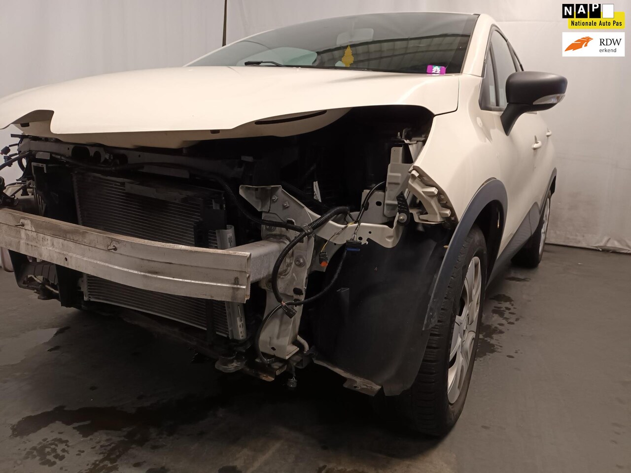 Renault Captur - 0.9 TCe Authentique - Schade - AutoWereld.nl