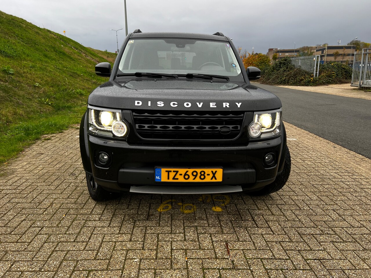 Land Rover Discovery - 3.0 SDV6 XXV Special Edition 256pk - HSE Luxury - 7-persoons - Pano dak - Trekhaak - "BLACK" - AutoWereld.nl