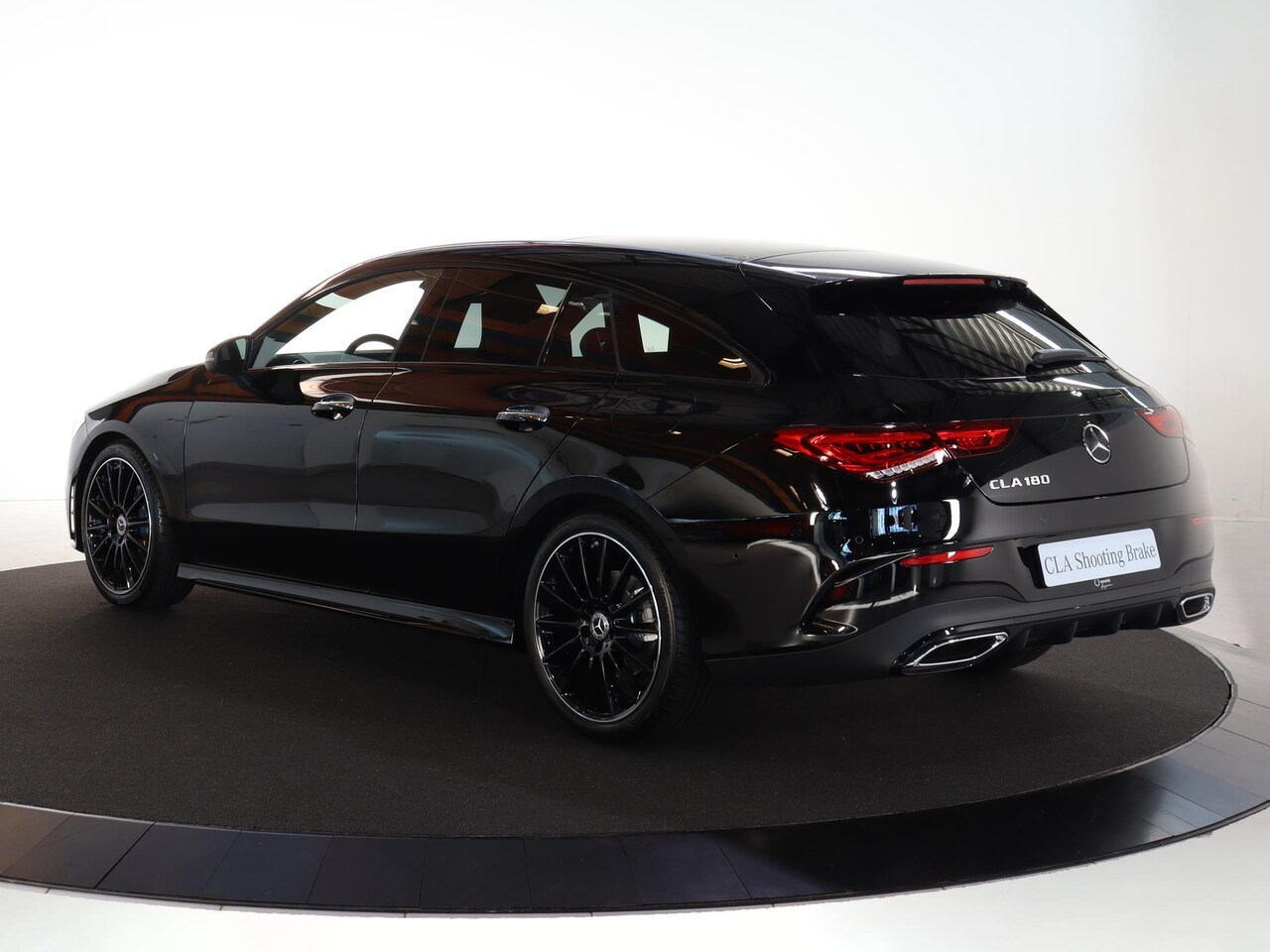 MercedesBenz CLAklasse Shooting Brake 180 AMG Line Premium pakket