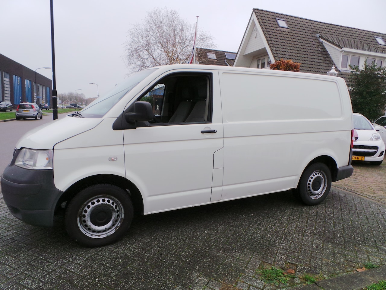 Volkswagen Transporter - 1.9 TDI 85pk L1H1GEEN APK Klep-ruit,trekhaak - AutoWereld.nl