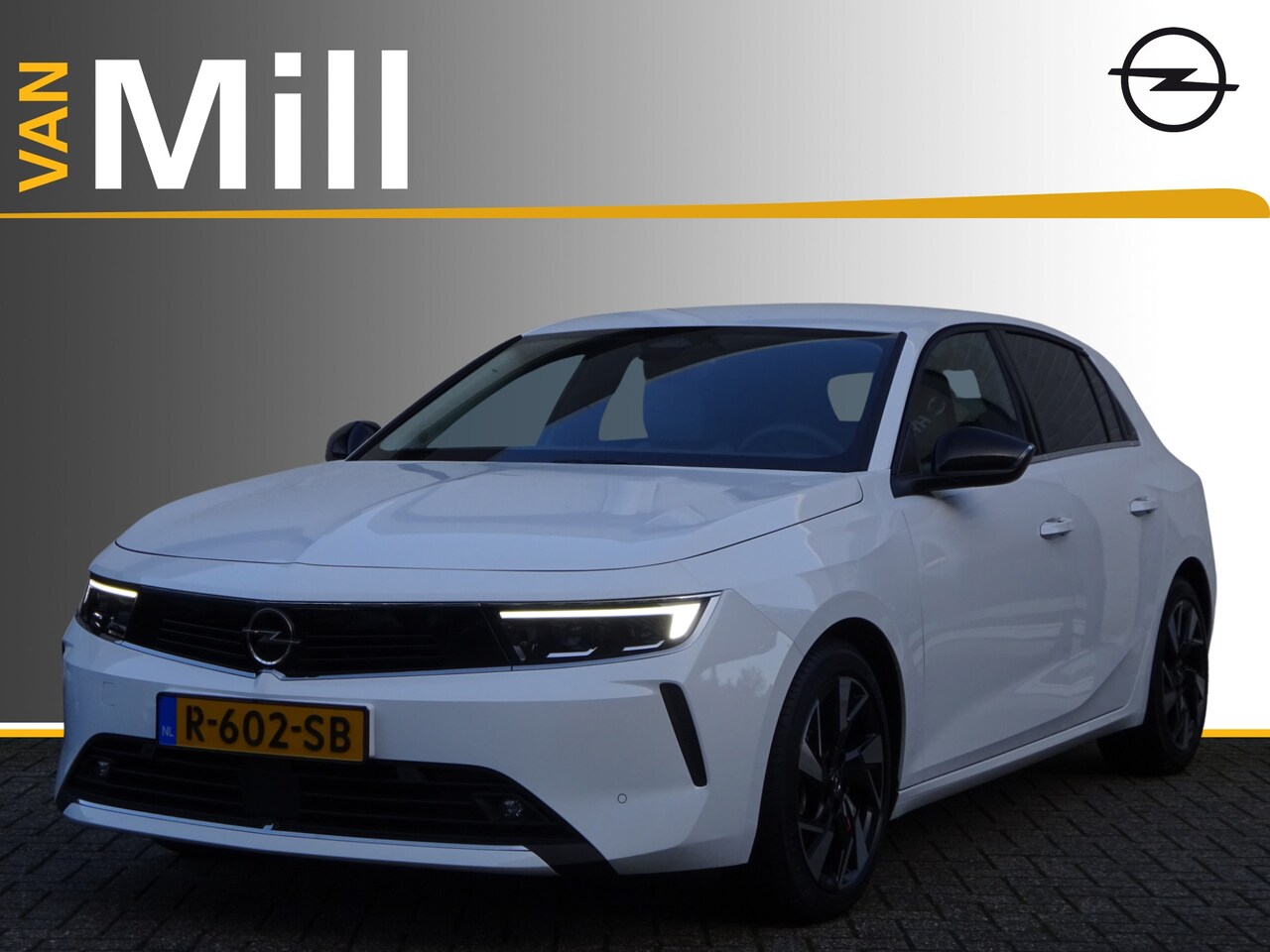 Opel Astra - 1.2 130PK Elegance | Cruise control | Keyless start | LMV 17" | >> Direct leverbaar << - AutoWereld.nl