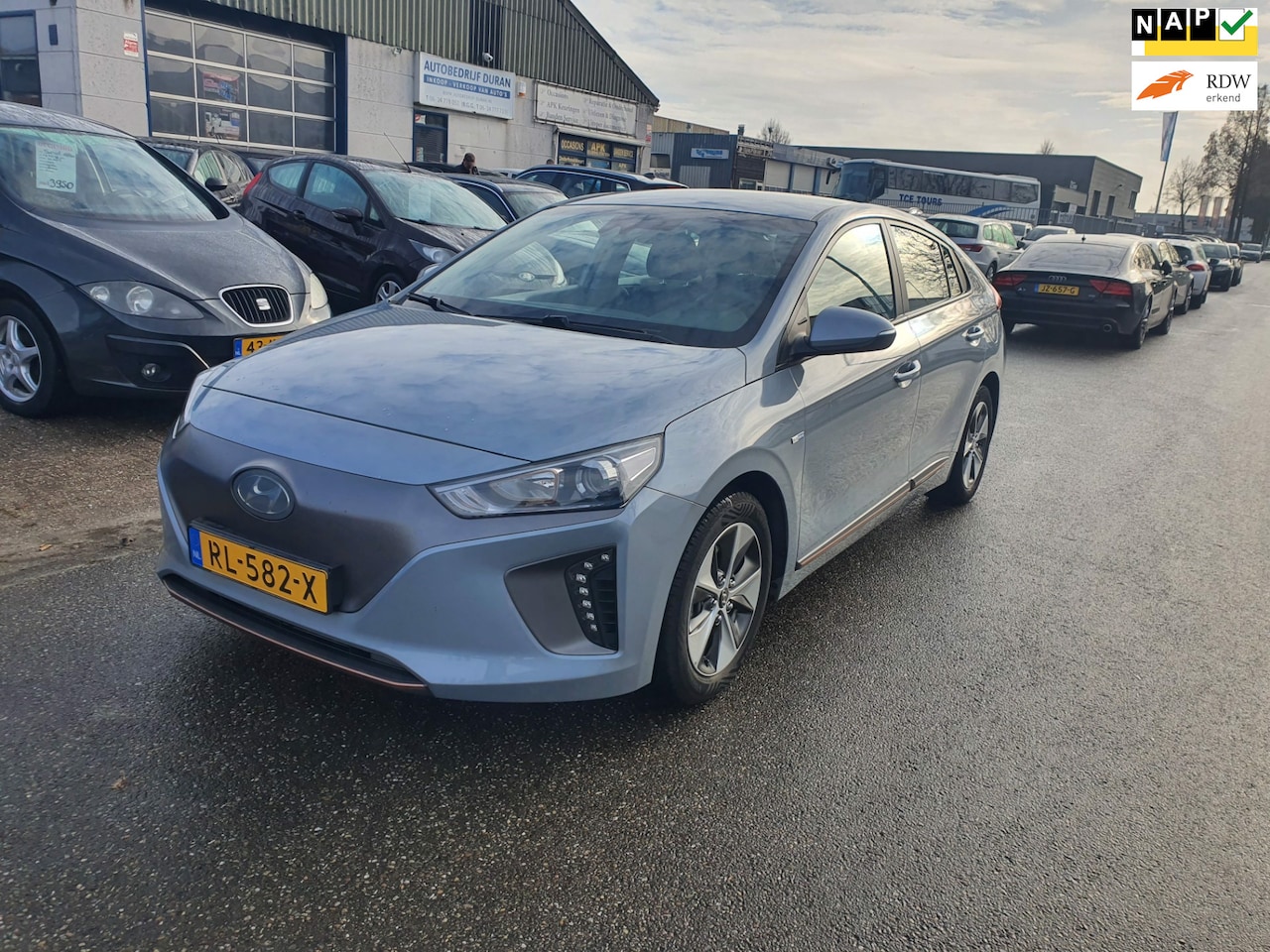 Hyundai IONIQ - Comfort EV Automaat NAV.+Clima Bj.:2018 NAP! - AutoWereld.nl