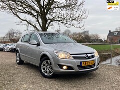 Opel Astra - 1.6 Cosmo | Nette Auto | Leder + Navi + Clima + Cruise + PDC nu € 4.975,